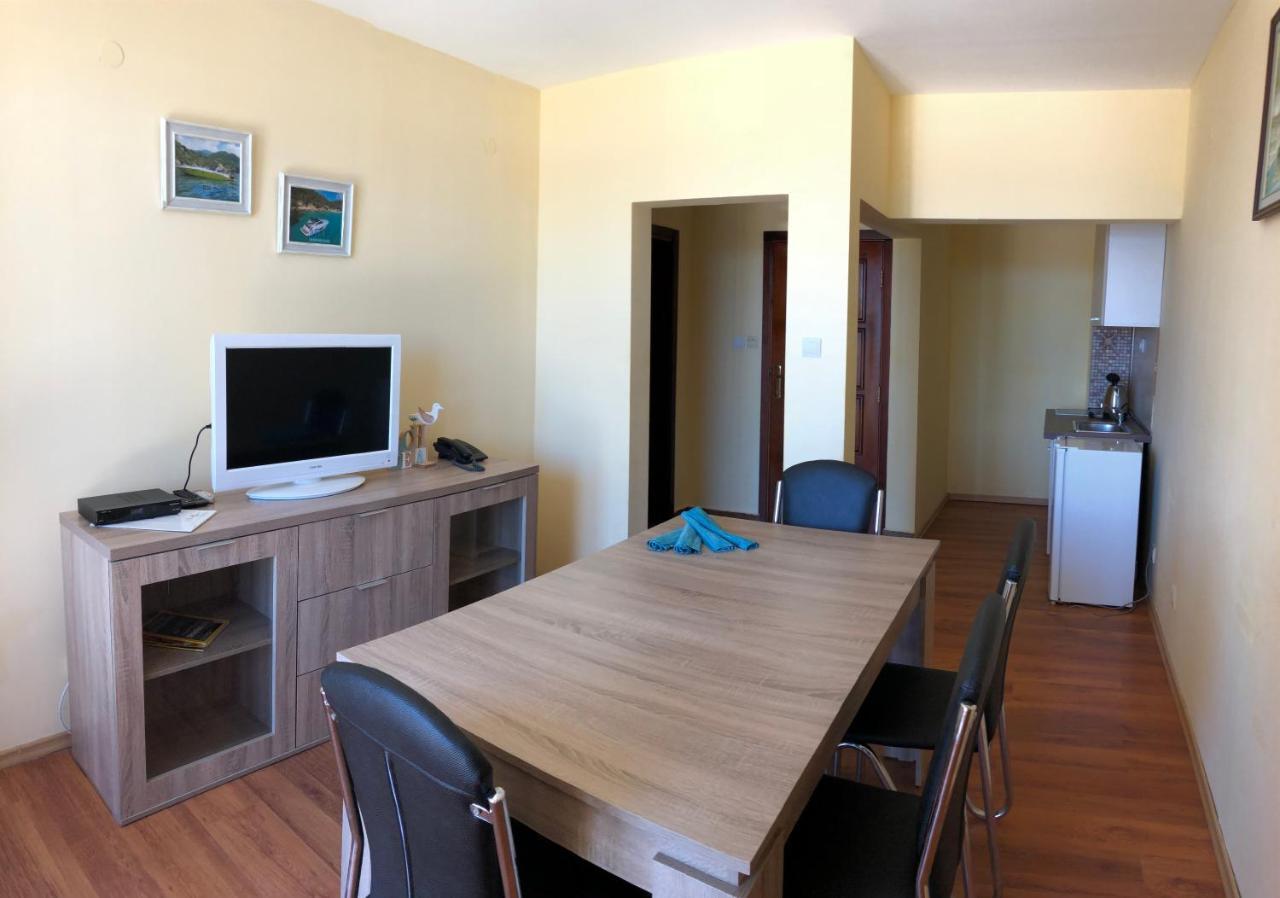 Family Hotel Littoral Szozopol Kültér fotó