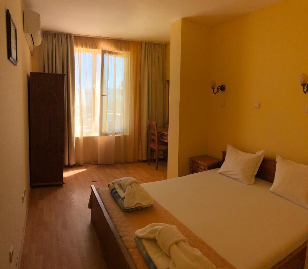 Family Hotel Littoral Szozopol Kültér fotó