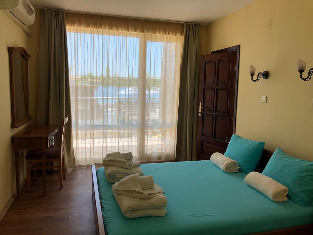 Family Hotel Littoral Szozopol Kültér fotó
